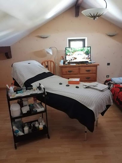 Dans Ma Bulle, Esthéticienne à Boucheporn