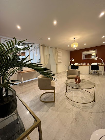 Nelia Beauty. AdèleB, Institut de Beauté à Tresses