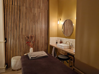 Carole Delmas - Mayu Massage Visage, Institut De Beauté à Paris 10
