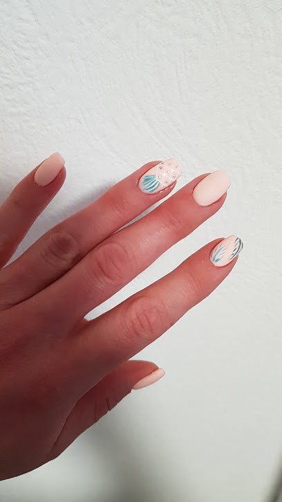 Laureen Buczko - Nail Artist, Institut de Beauté à Mutzig