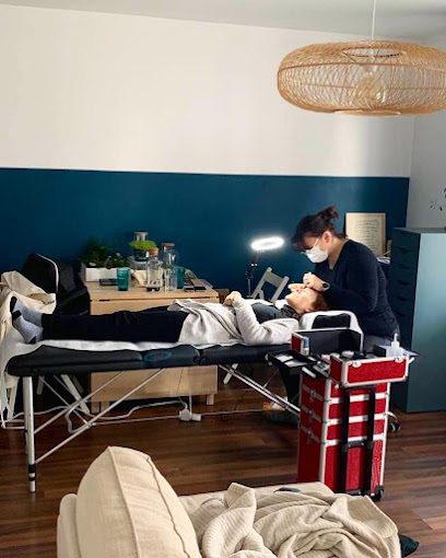 Justineb.beauté - Extensions De Cils Et Prothésiste Ongulaire, Institut De Beauté à Charnay
