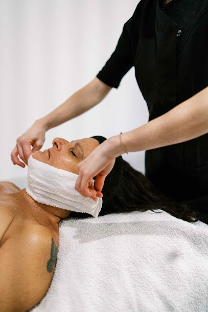 Charlène Dolo Facialiste - Hair And Makeup Artist, Institut de Beauté à Roquemaure