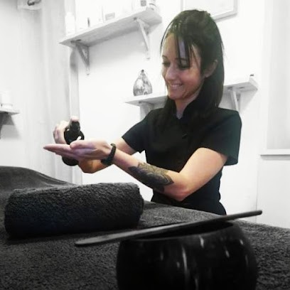 Morgan De Vous, Esthéticienne à Chambéry