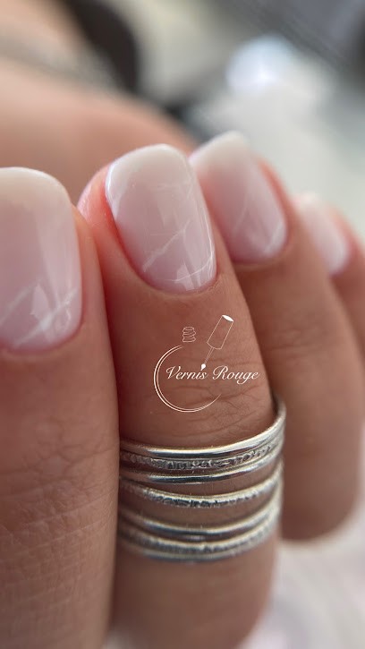 Vernis Rouge - Institut De Beauté - Anaïs VALLADE, Institut de Beauté à Dax