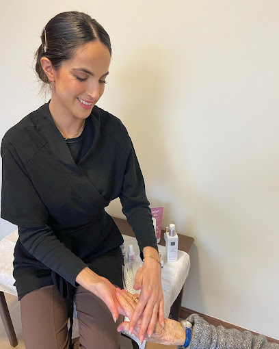Masseuse Bien-Être En Entreprise/ Esthéticienne En Ehpad, Esthéticienne à Écully