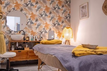 Salon De Massage, Institut De Beauté Espace Sadhana Et École De Formation Les Mains De Sadhana Près De Manosque, Institut de Beauté à Volx