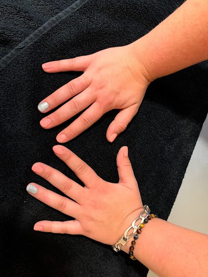 Aux Petits Soins, Institut de Beauté à Charly