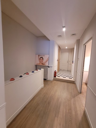 Les Petits Soins, Institut de Beauté à Paris 07