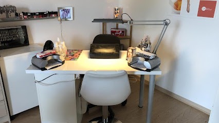 Lolarose Ongles Et Esthétique, Institut de Beauté à École-Valentin