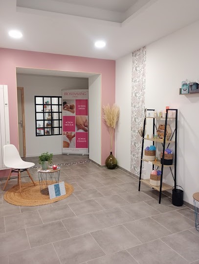 Dans Ma Bulle, Esthéticienne à Clécy