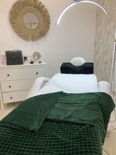 Madeline la Maison de l’Ongle, Institut de Beauté à Lavelanet