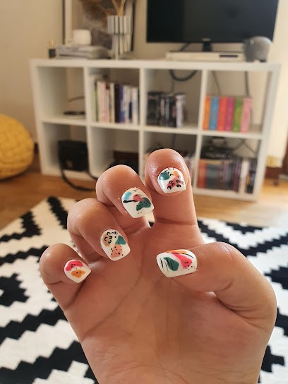 KariNails Prothésiste Et Styliste Ongulaire, Institut de Beauté à Saint-Péray