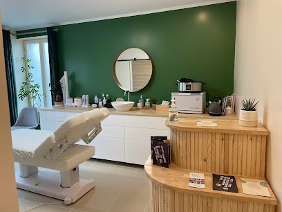 Oneìa, Esthéticienne à Mortagne-du-Nord