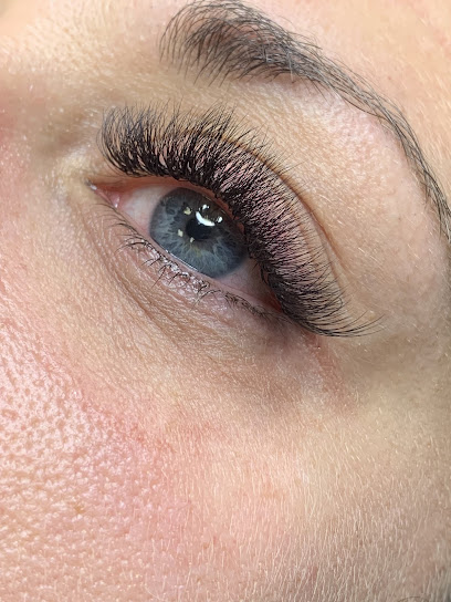 Extensions De Cils Et Beauté Des Mains L'atelier Belle En Soi, Institut De Beauté à Flacey