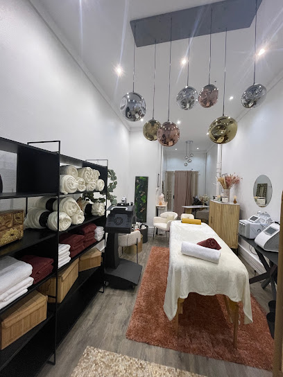 Nava Skin Radiance, Institut De Beauté à Paris 16