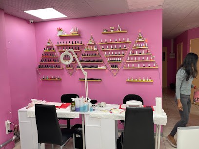 Thiraviya Beauty Indienne Esthétique,coiffure Et Les Ongles, Esthéticienne à Bagnolet