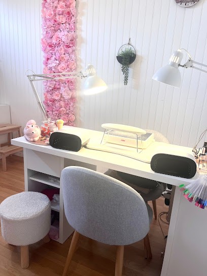 Ongles By Chloé, Institut de Beauté à Lherm