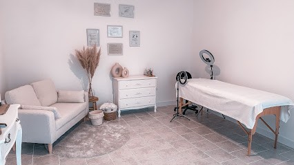 Regarde-moi by Léa, Institut de Beauté à Vézaponin