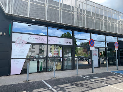 B'l Avec Un Grand Elle Rezé - Institut De Beauté - Esthéticienne Rezé Institut De Beauté à Rezé