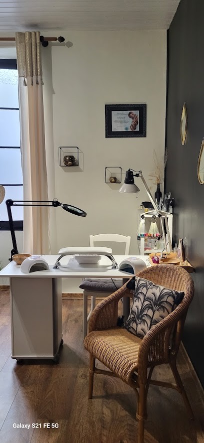 Institut Eglantine Esthétique, Onglerie, Institut de Beauté à Aubas