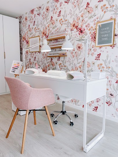 The Lovely Place, Institut de Beauté à Daux