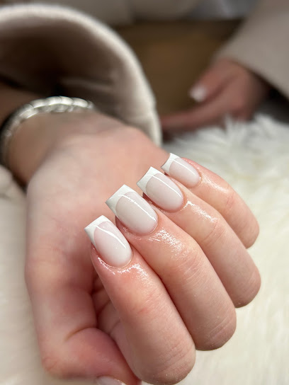 L Beauty & Nails Institut De Beauté à Saint-Laurent-des-Hommes