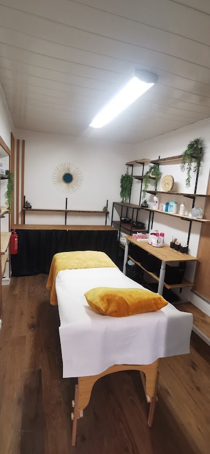 Un nuage de soie, Esthéticienne à Apt