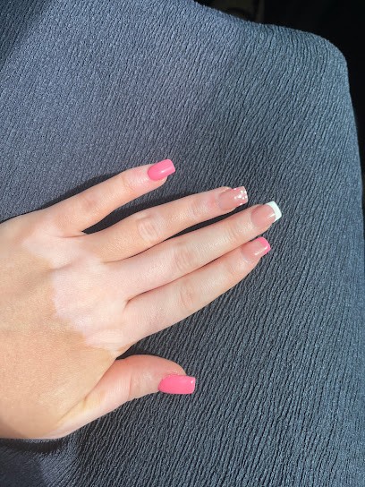 Molly Beauty - Beauté Du Regard Et Des Mains, Institut de Beauté à Gémozac