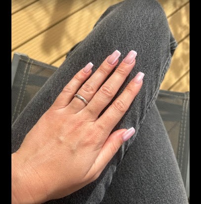 Léya Nails, Institut de Beauté au Luc