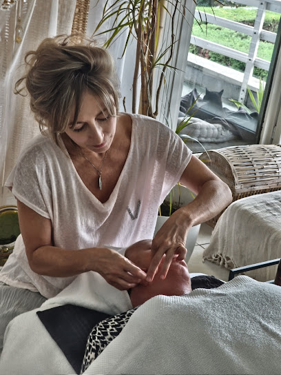 Unis Vers L, Institut De Beauté à Malemort