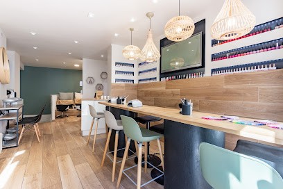 Glow Up By Laura, Institut de Beauté à Saint-Mandé