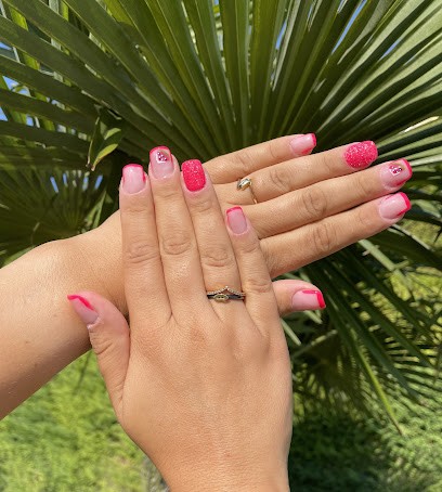 Belle En Nail (Esthéticienne, Prothésiste Ongulaire & Technicienne De Cils à Domicile), Institut de Beauté à Saint-Paul-Trois-Châteaux