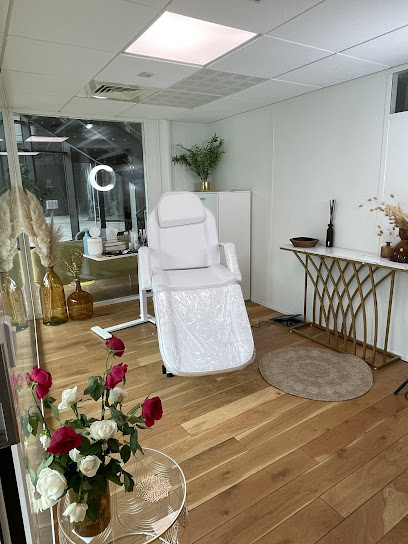 Maroua Sourcils, Institut De Beauté à Bordeaux
