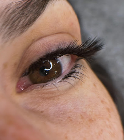 Éclat De Cils - Technicienne De Cils - Épilation Au Fil, Institut De Beauté à Redessan