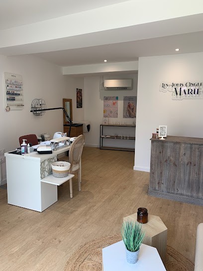 Les Jolis Ongles De Marie, Institut de Beauté à Sommeval