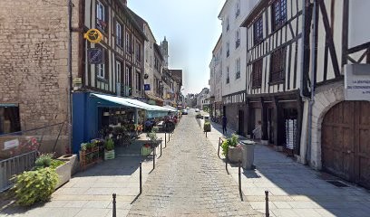 Beauty's Alicia, Esthéticienne à Vernon