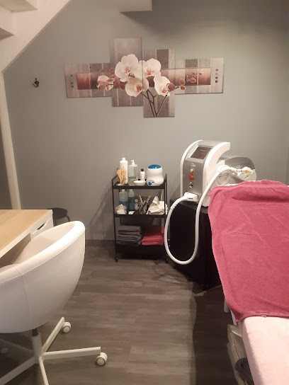 Salon De Beauté Nellcreations - Institut De Beauté - Soins Minceur - Massages Bien-être - Epilation Définitive Lumière Pulsée, Institut de Beauté à Saint-Sauveur-sur-École