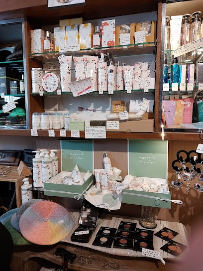 Jambert Du Mesnil-adelee Florence, Institut de Beauté à Monts-sur-Guesnes