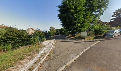 Manucure /, Institut de Beauté à Rogny-les-Sept-Écluses