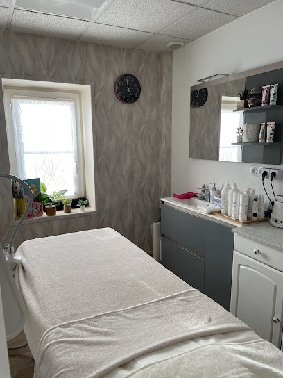 By L Cocoon, Institut de Beauté à Reventin-Vaugris