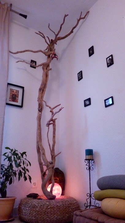 Laure Viala Ylanga, Esthéticienne à Pompignan