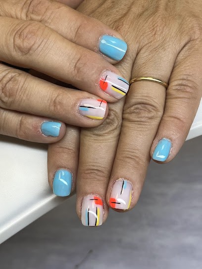 Méline Nail's Studio, Institut de Beauté à Villeneuve-la-Guyard