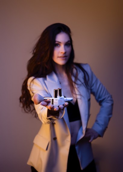 Lyne Beauté - Prothésiste Ongulaire Et Maquilleuse Professionnelle RÉOUVERTURE PROCHAINEMENT !, Institut de Beauté à Gonfaron