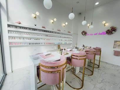 LOULOU NAILS GENNEVILLIERS, Institut de Beauté à Gennevilliers