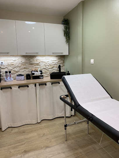 La Maison De La Beauté • Par Léonie, Institut De Beauté à Secenans