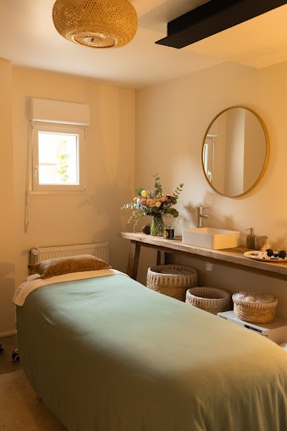 Aurore Mérat - Experte En Massages Visage, Institut de Beauté à Sainte-Savine