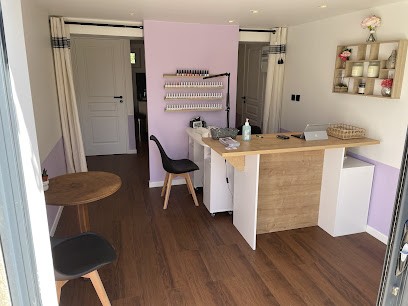 Manon Évasion, Esthéticienne à Litz