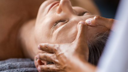 Ad Facialiste | Soin Visage Anti-Âge | Kobido | Stretching Facial | Massage Institut De Beauté à Tresques