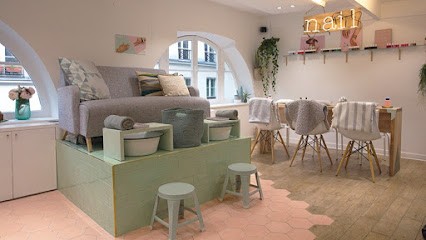 Gloss’Up Beauty Bar Paris 3eme, Institut de Beauté à Paris 03