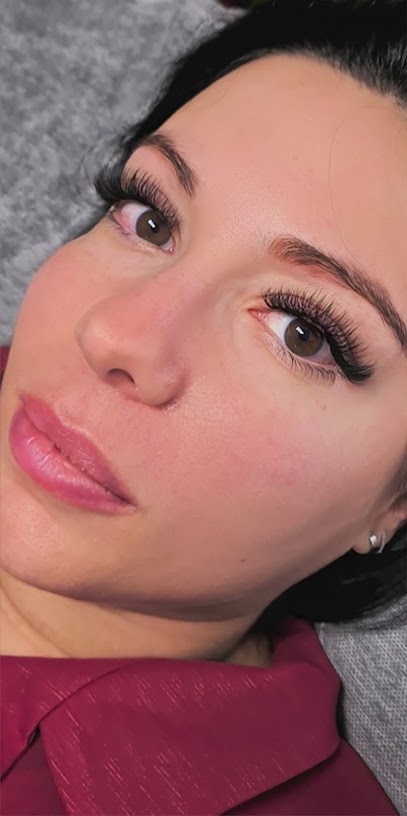 Ella Glam Lashes, Esthéticienne à Linas
